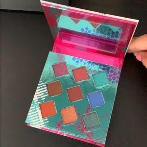 Eye shadow palette